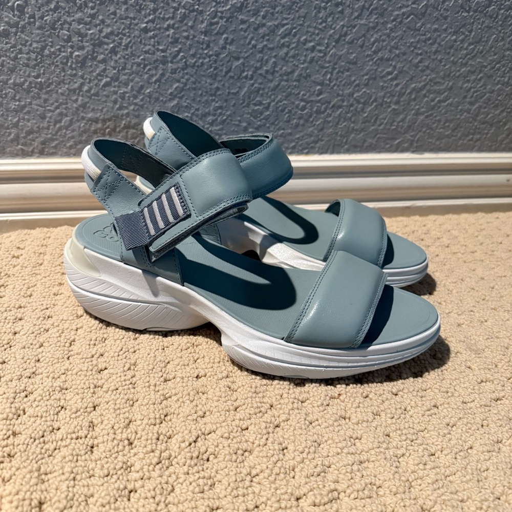 NWOT Sorel Blitz Explorer- size 9 - Picture 2 of 7